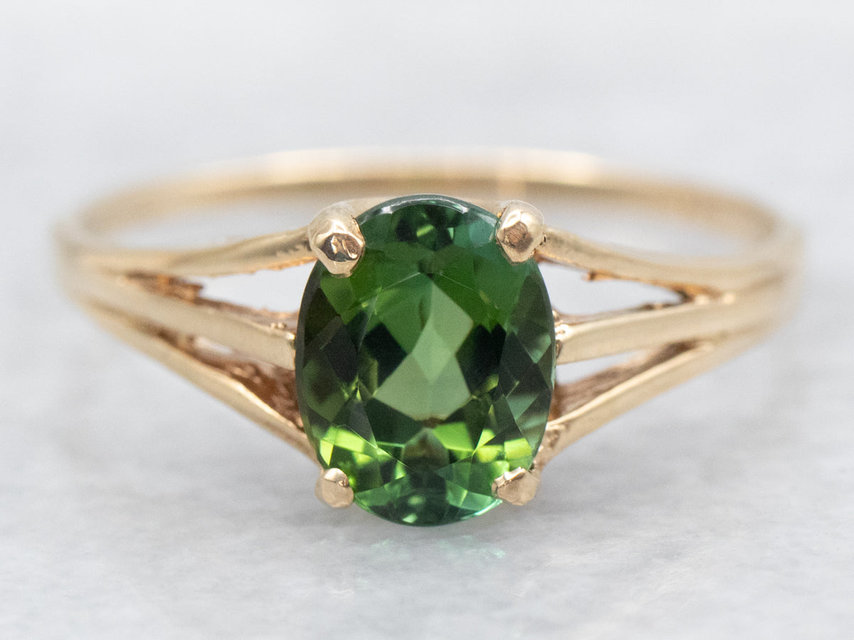 Anillo de vástago dividido con solitario de turmalina verde