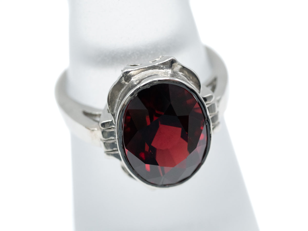 The Pyrope Garnet Peggy Ring