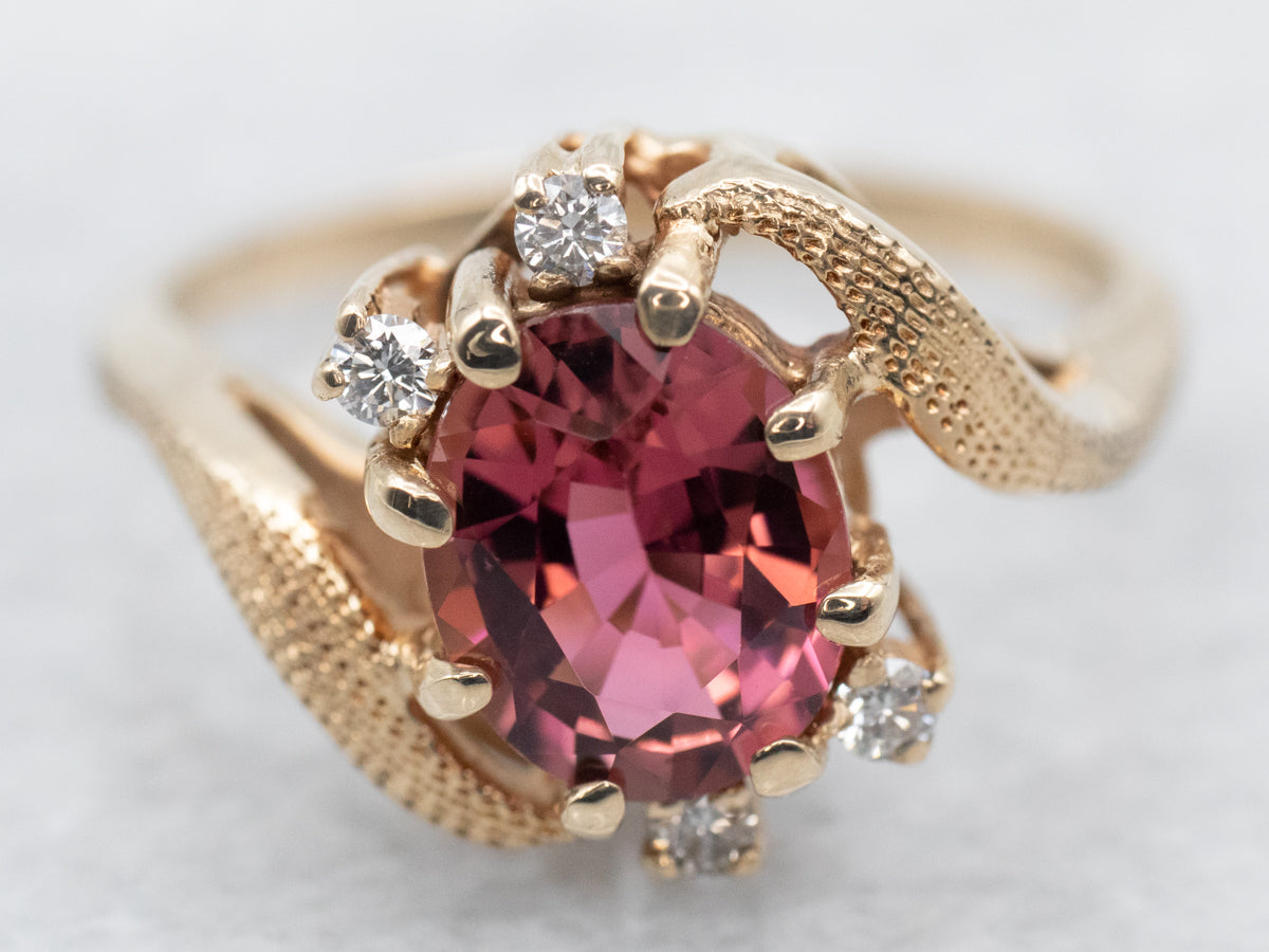 Anillo vintage de turmalina rosa y diamantes