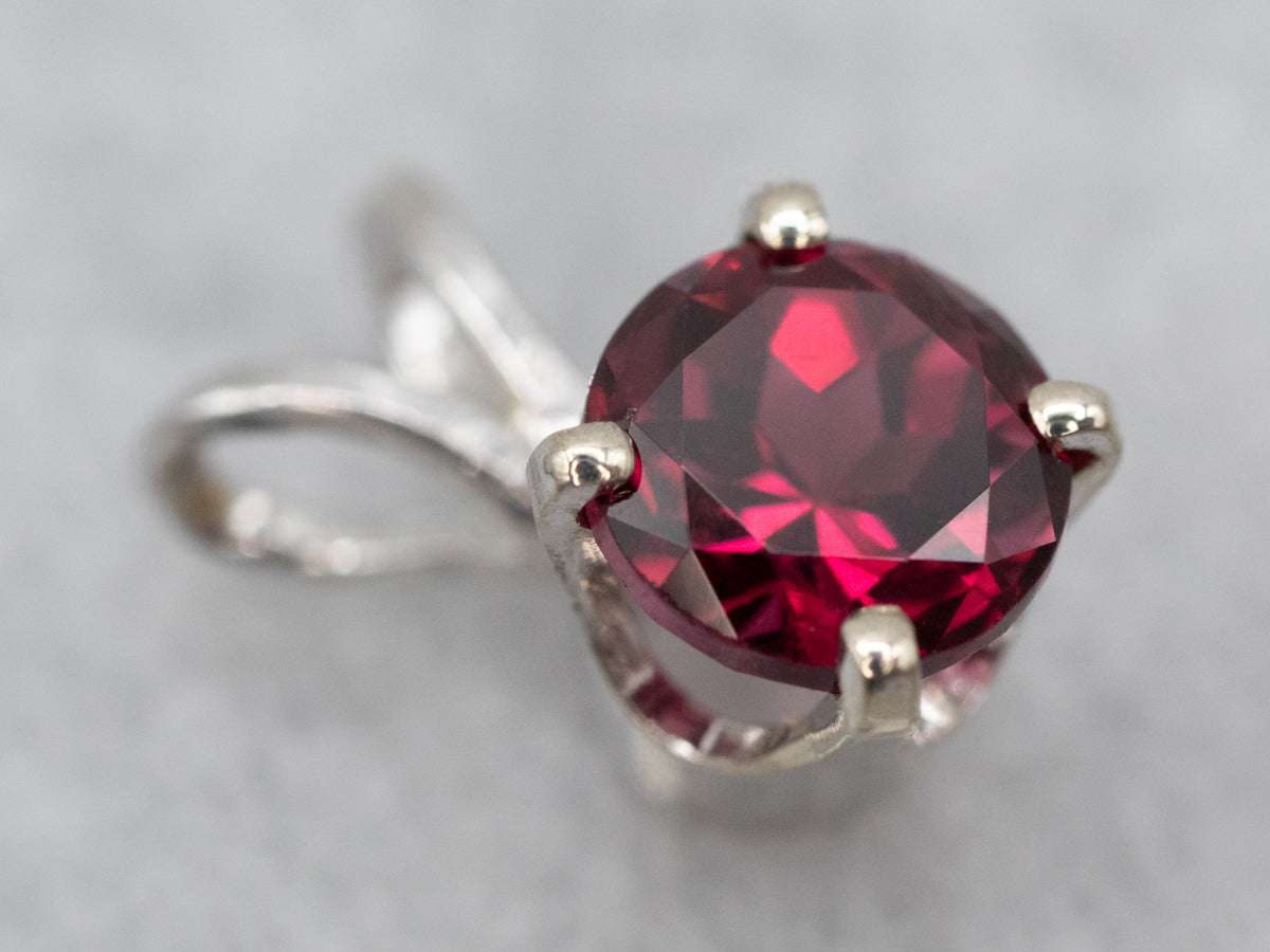 Mesmerizing White Gold Garnet Solitaire Pendant