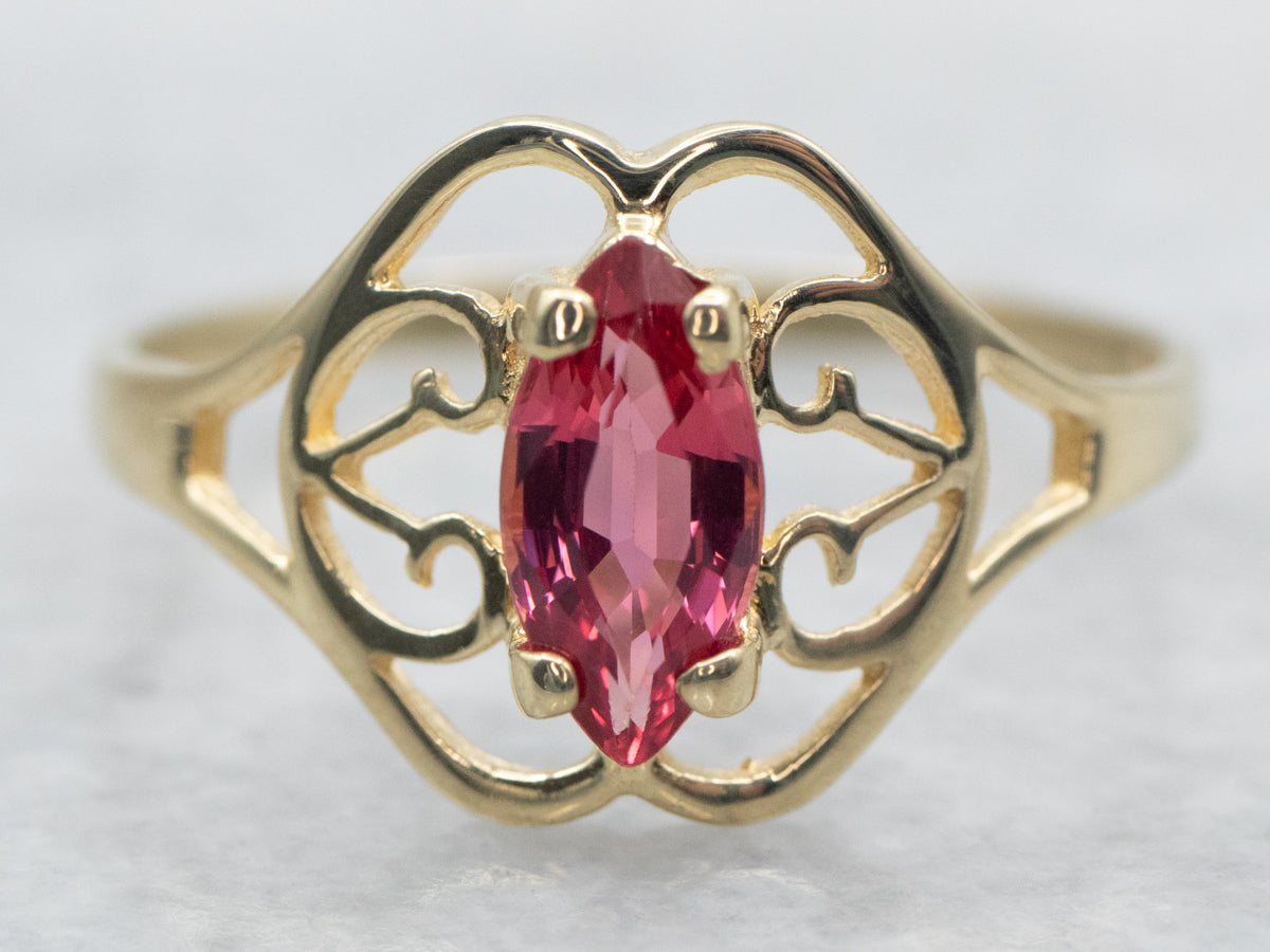 Anillo solitario de zafiro rosa de talla marquesa en oro amarillo