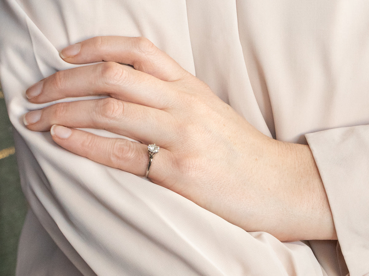 Anillo de compromiso con solitario de diamantes