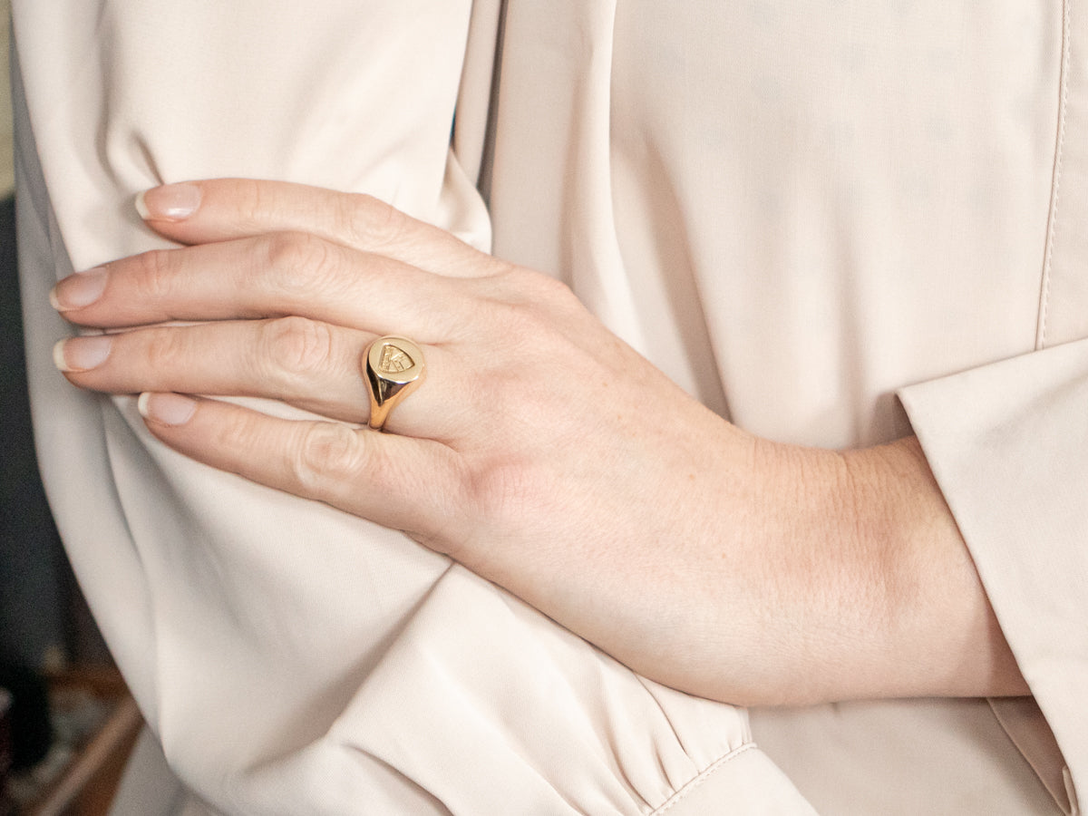 Anillo De Sello Con Escudo De Oro Amarillo