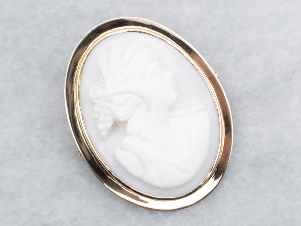 Broche de cameo vintage con marco simple