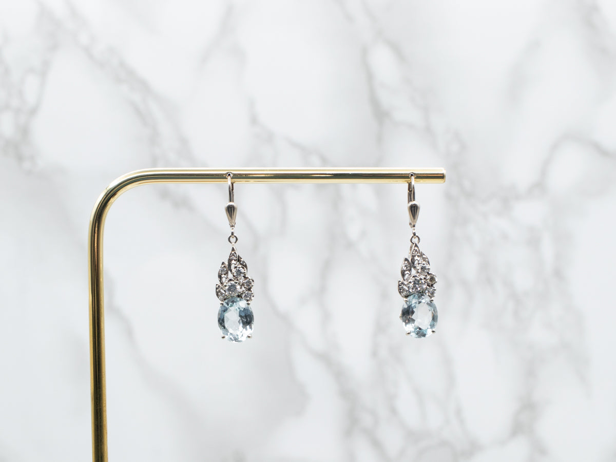 Pendientes colgantes de topacio azul y diamantes