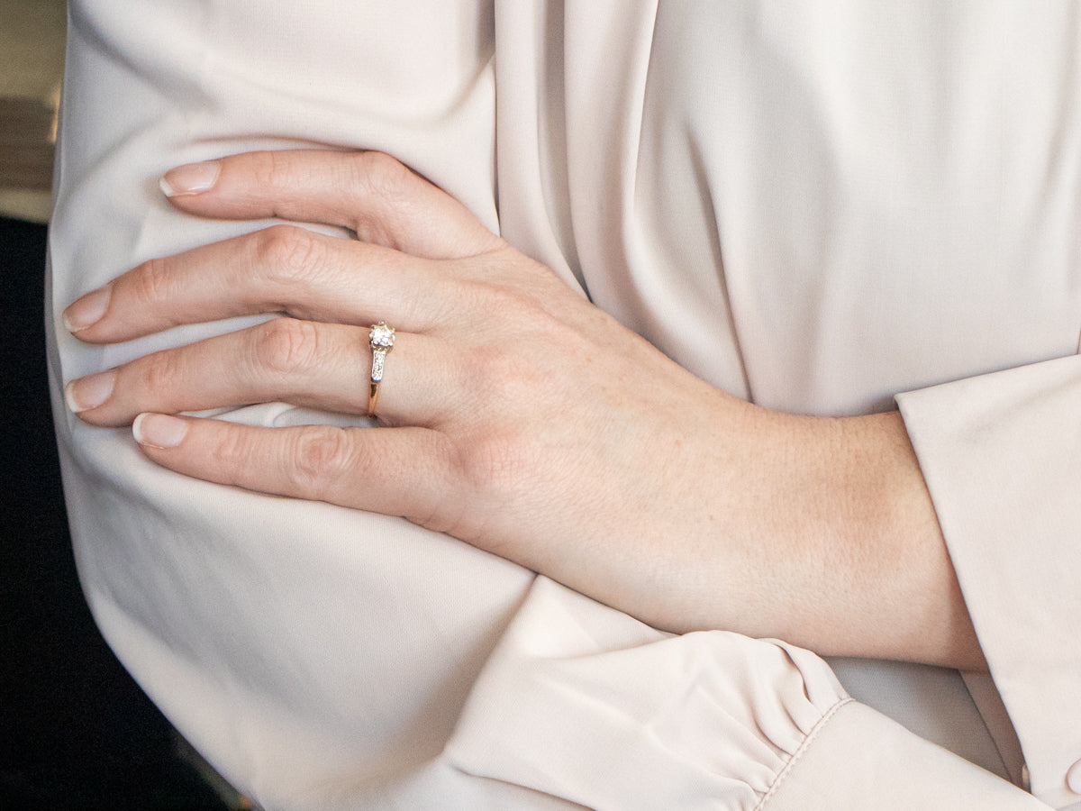 Anillo de compromiso de diamantes de dos tonos