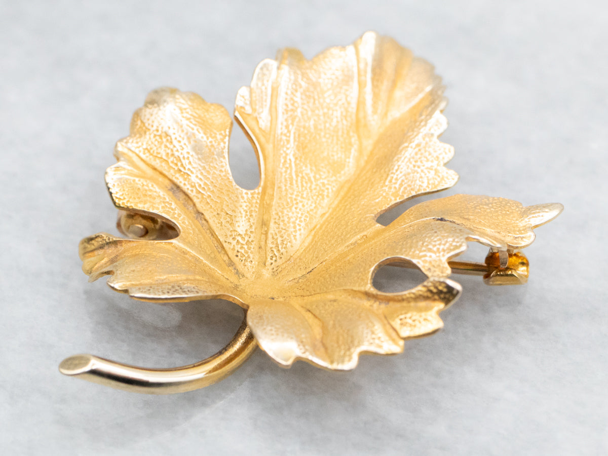 Broche de hoja de oro amarillo