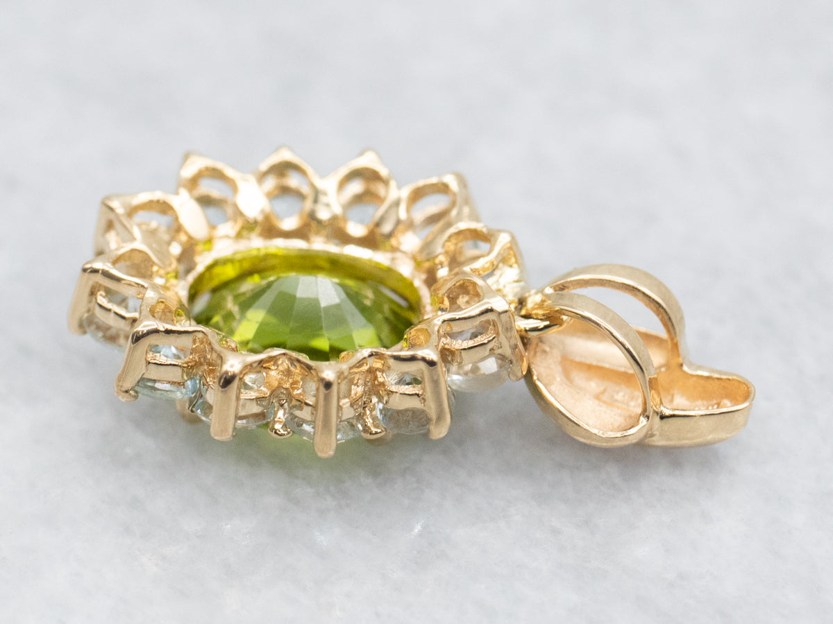 Colgante de Oro Amarillo con Peridoto y Halo de Aguamarina