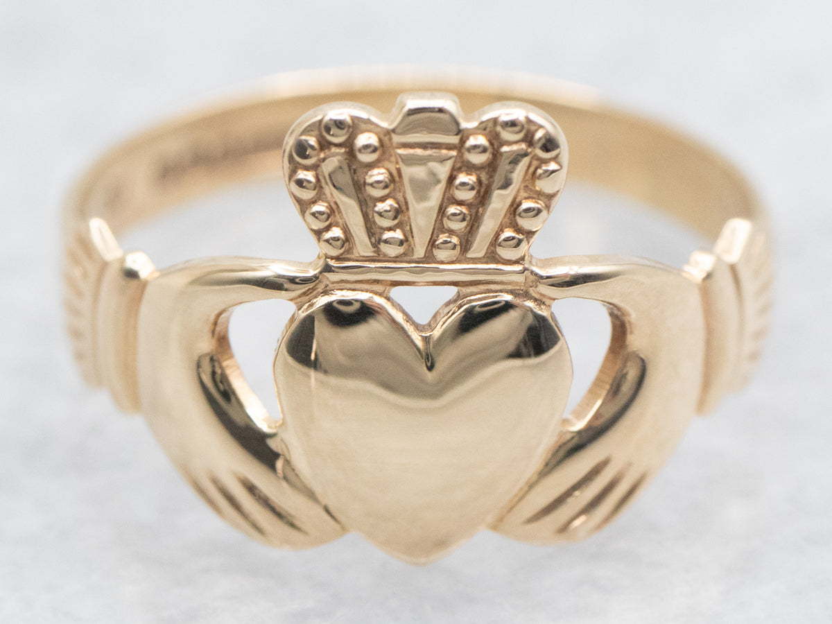 Anillo Claddagh de Oro Amarillo