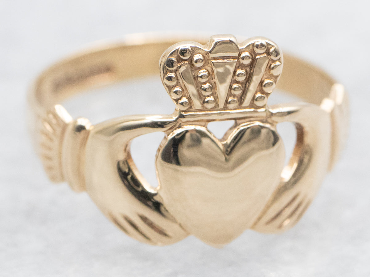 Anillo Claddagh de Oro Amarillo