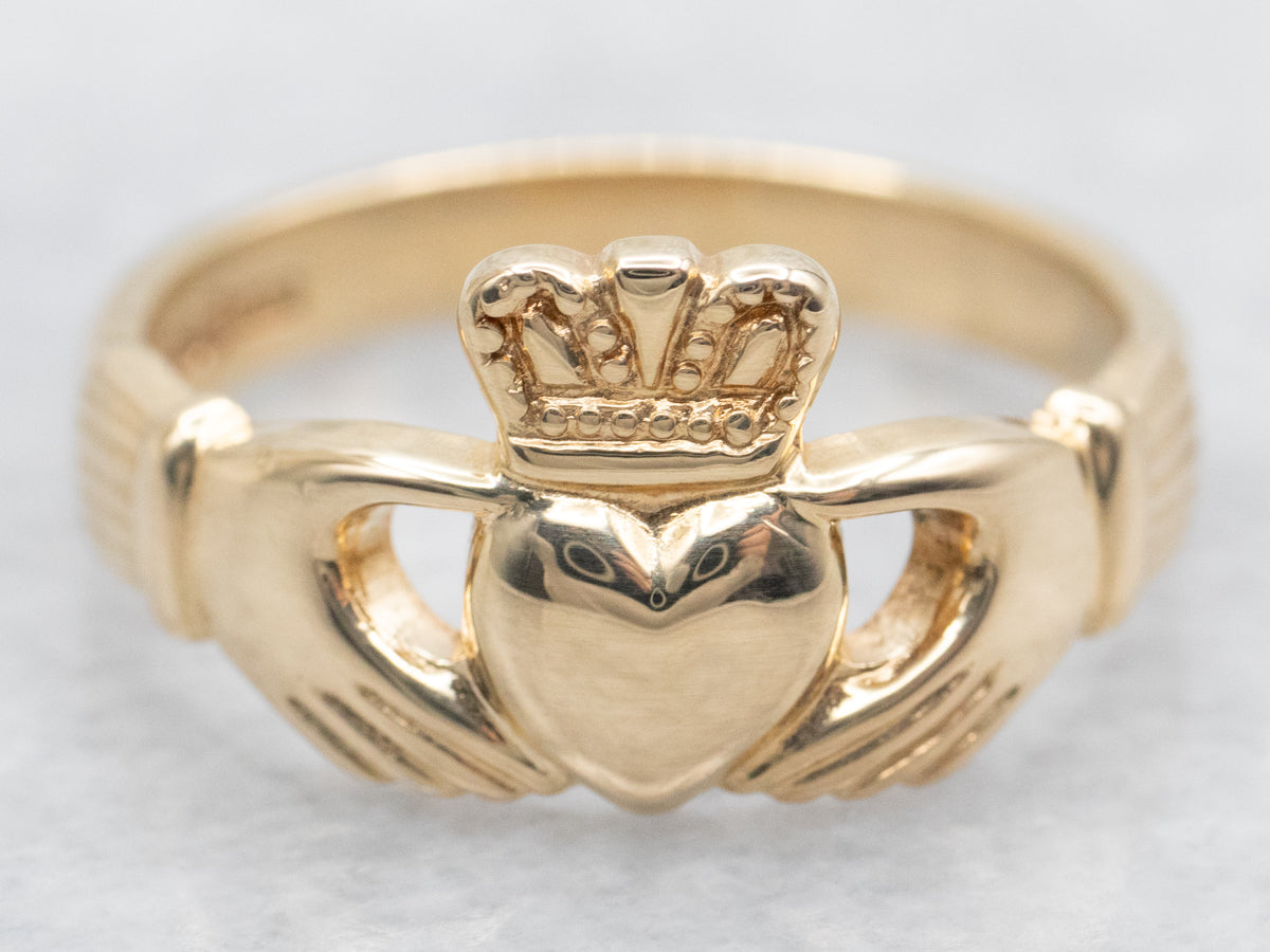 Anillo Claddagh de Oro Amarillo