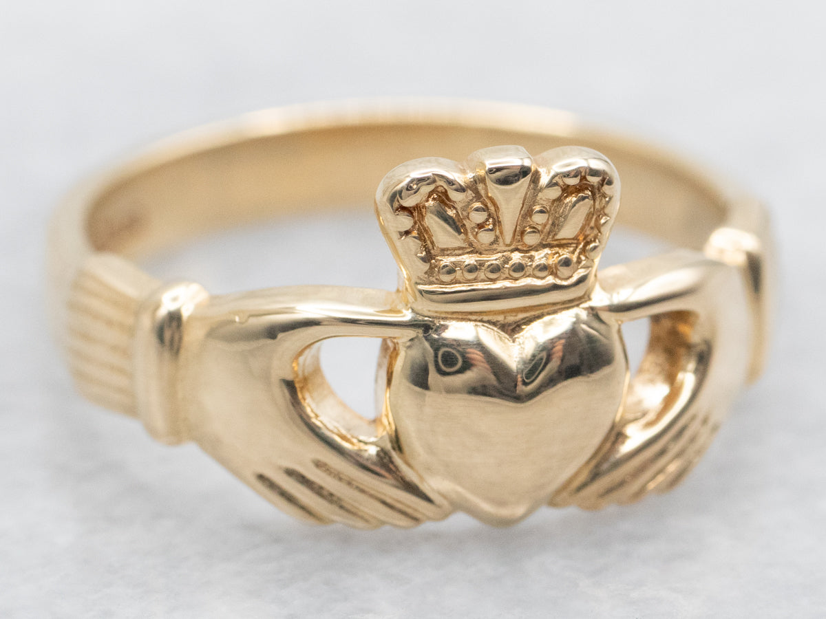 Anillo Claddagh de Oro Amarillo