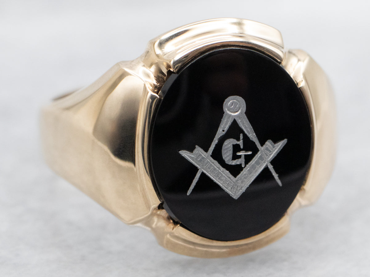 Mid Century Gold and Onyx Masonic Ring