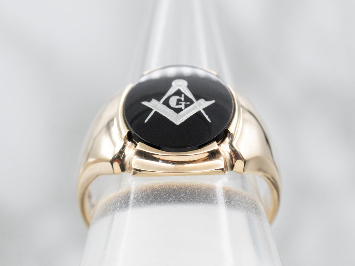 Mid Century Gold and Onyx Masonic Ring