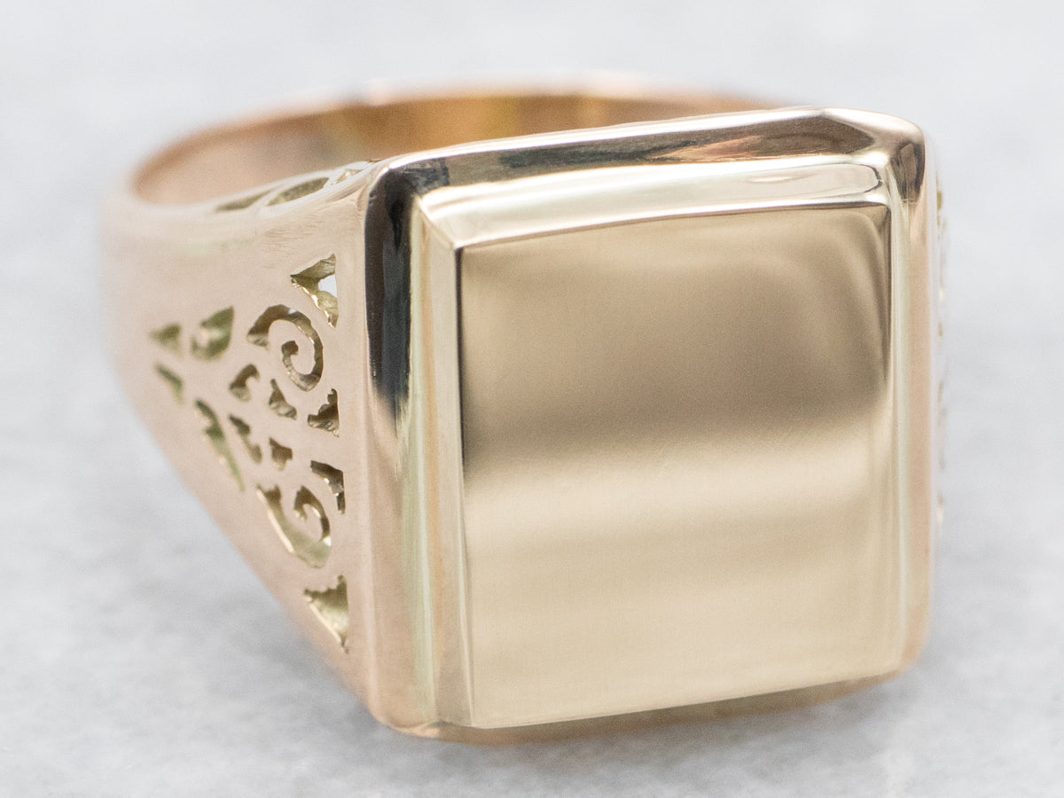 Anillo de sello rectangular liso con hombros perforados