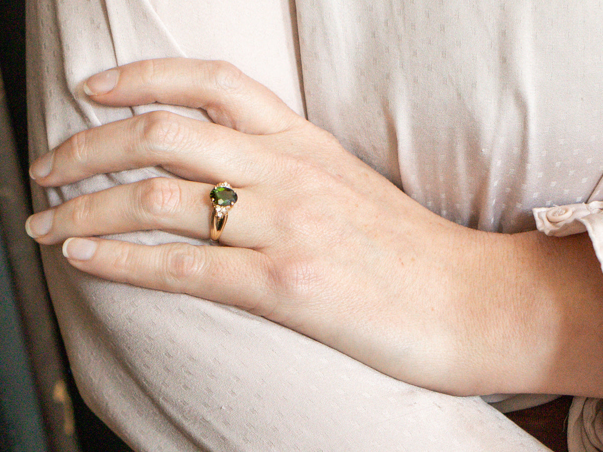 Anillo de turmalina verde y diamantes