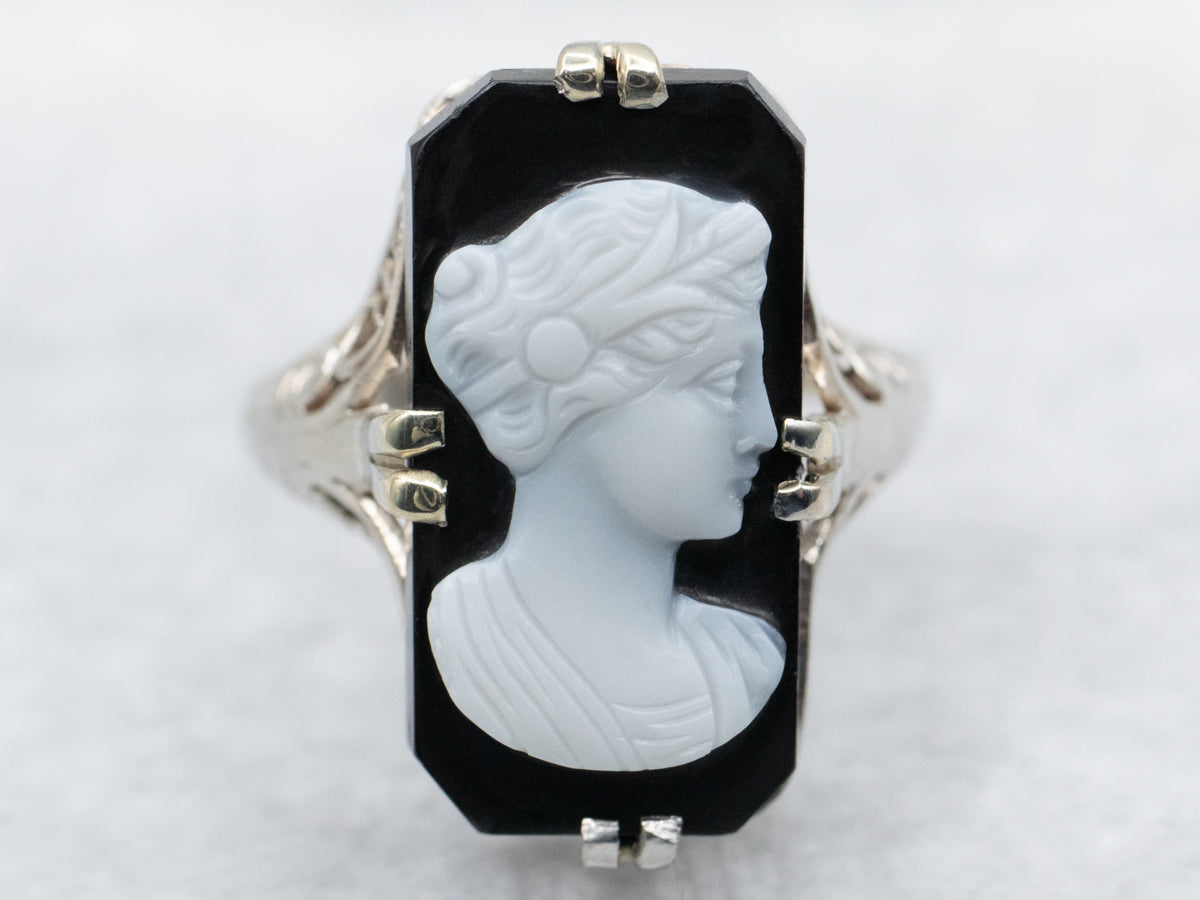 Anillo de camafeo de ónix de oro blanco