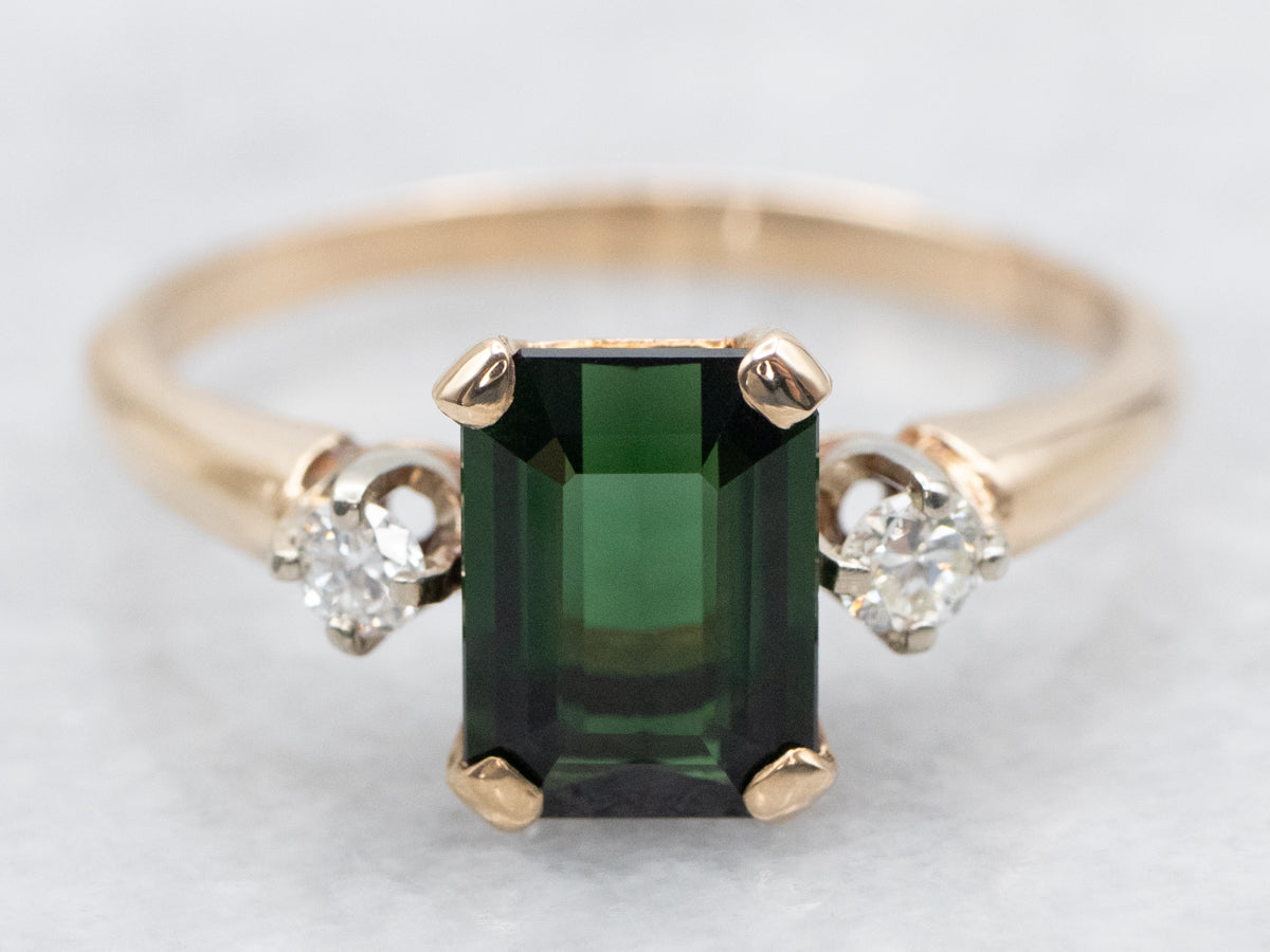 Anillo de turmalina verde y diamantes