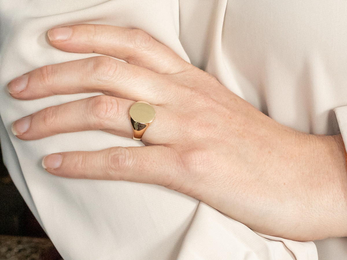 Yellow Gold Plain Signet Ring with Oval Top