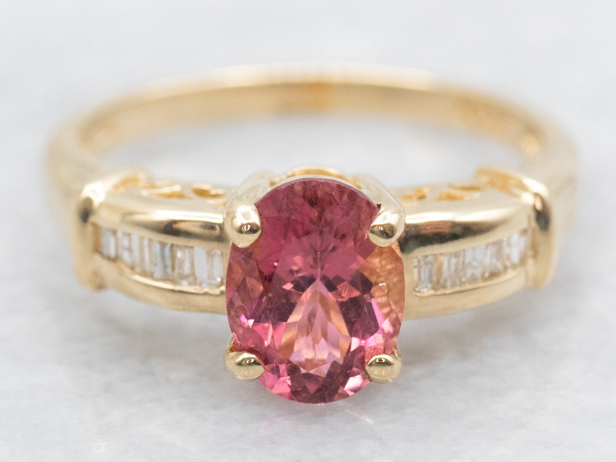 Anillo moderno de turmalina rosa y diamantes