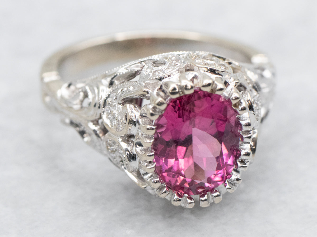 Anillo de Oro Blanco con Turmalina Rosa y Hombros de Diamantes