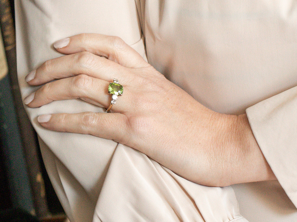 Anillo de turmalina verde y diamantes