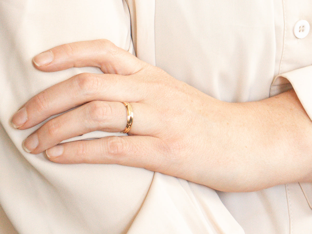 Vintage Gold Patterned Wedding Band