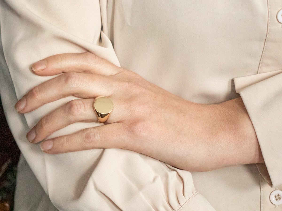 Plain Signet Ring with Oval Top