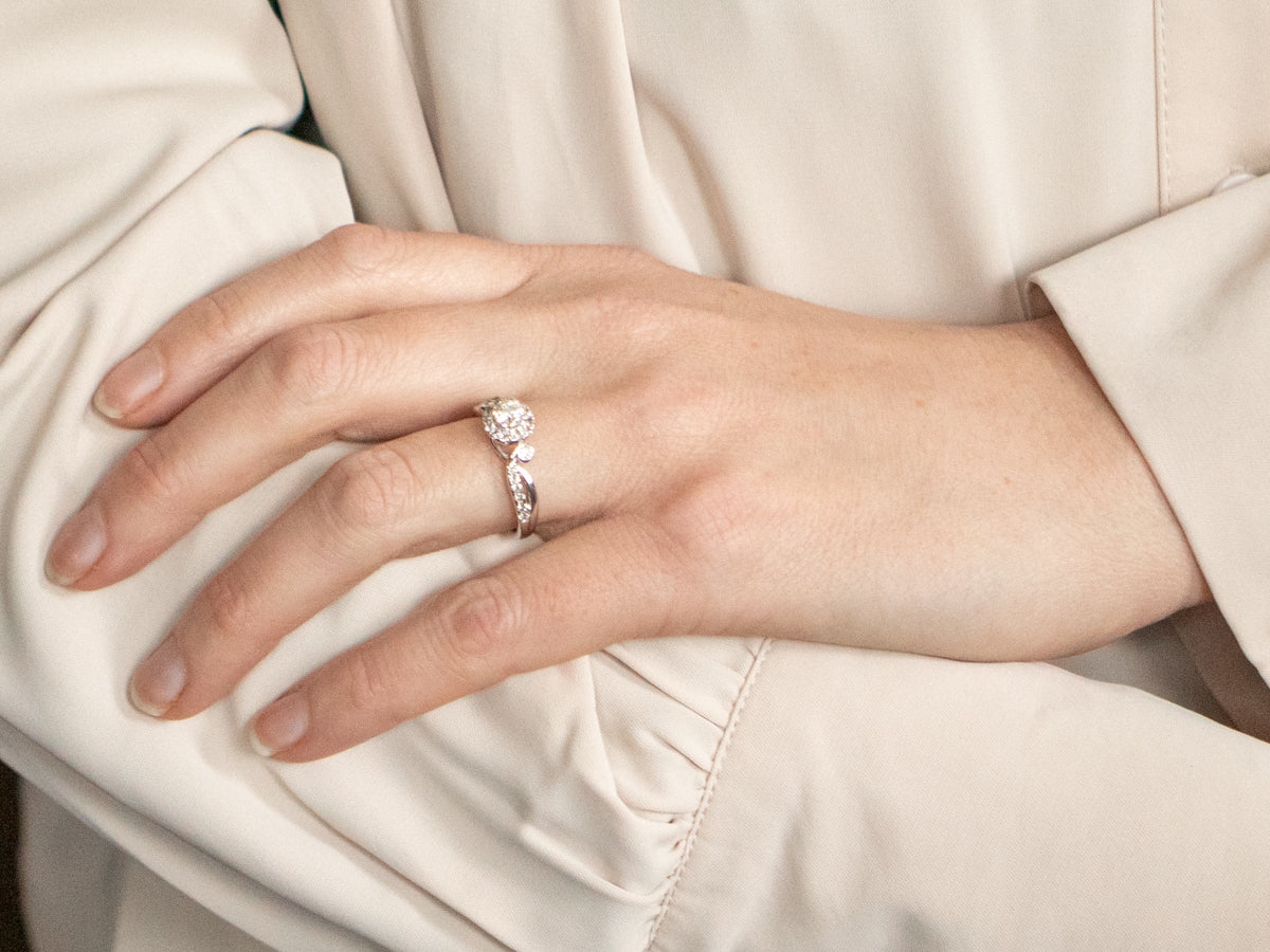 White Gold Diamond Engagement Ring with Diamond Halo