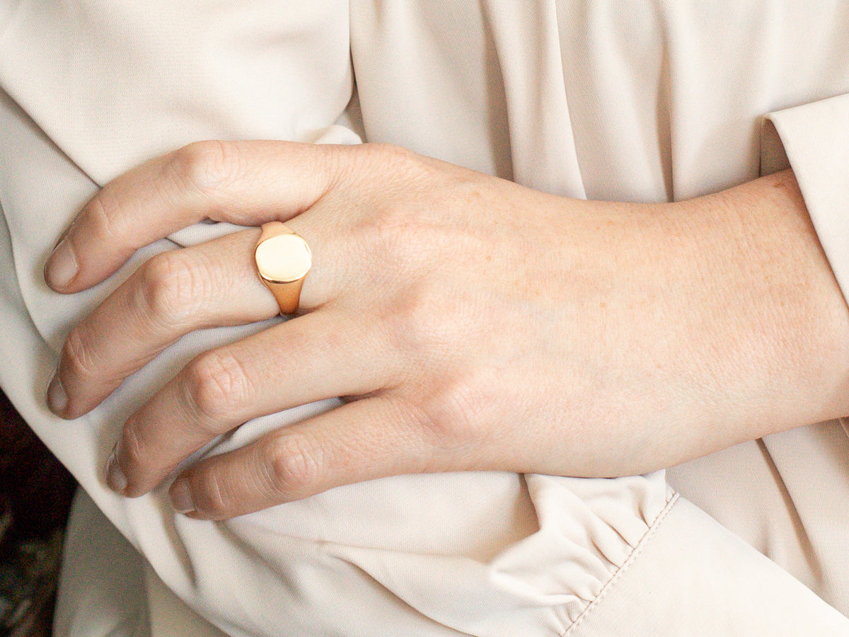 Unisex Plain Gold Oval-Top Signet Ring