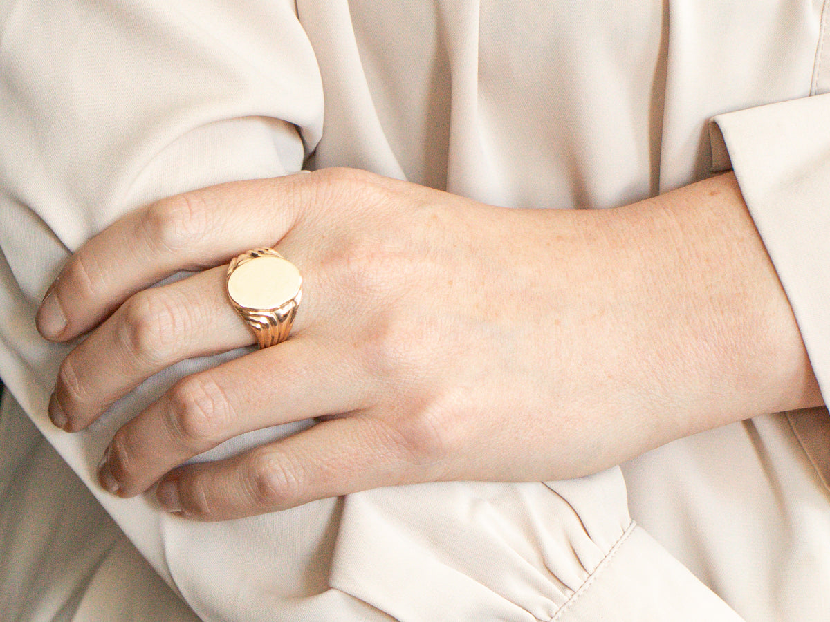 Men's Vintage Ribbed Gold Signet Ring