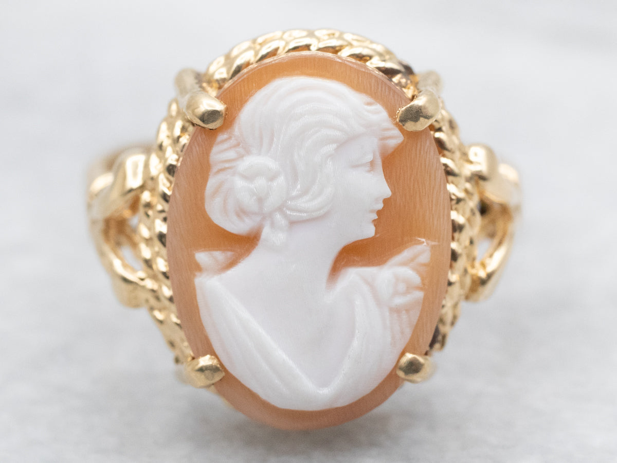 Ladies Gold Mid-Century Cameo Ring