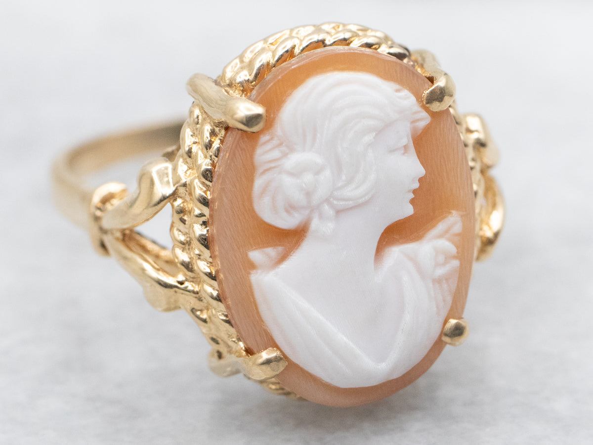 Ladies Gold Mid-Century Cameo Ring