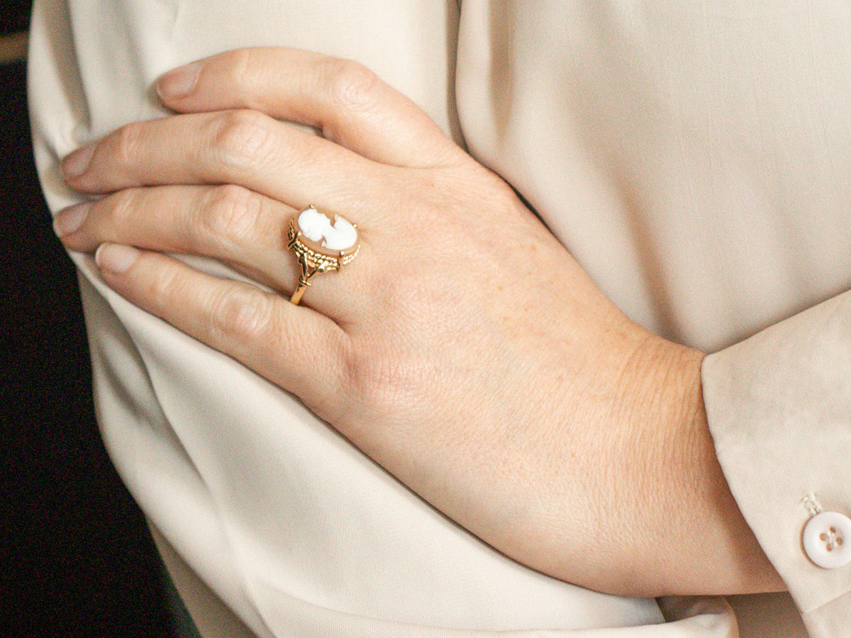 Ladies Gold Mid-Century Cameo Ring