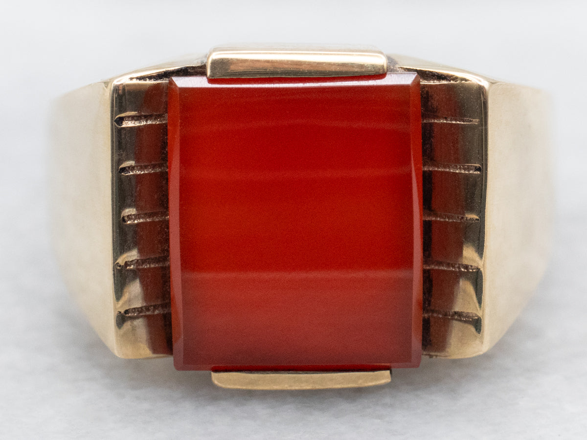 Anillo de hombre Mid-Century moderno de cornalina y oro