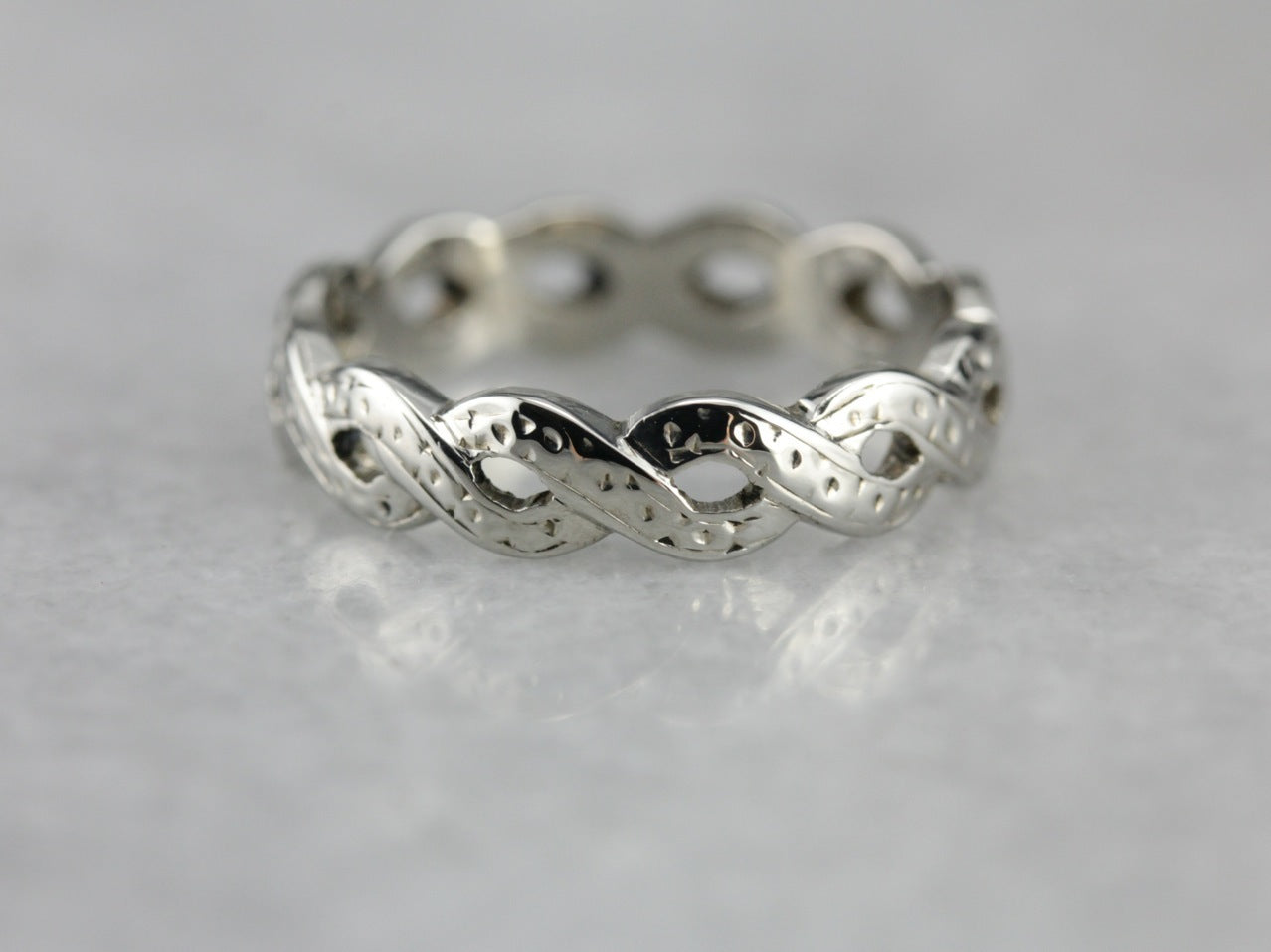 Twisted White Gold Decorative Wedding Band