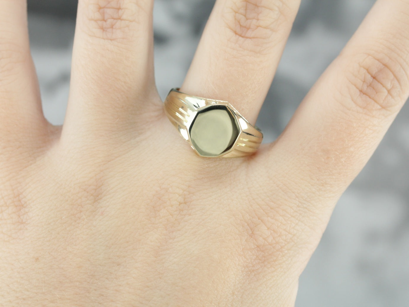Gold signet ring with green stone online