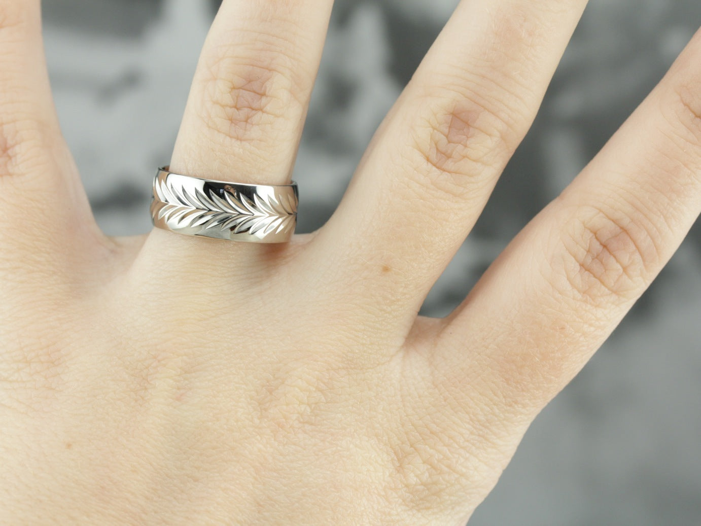 White Gold Pattern Wedding Band