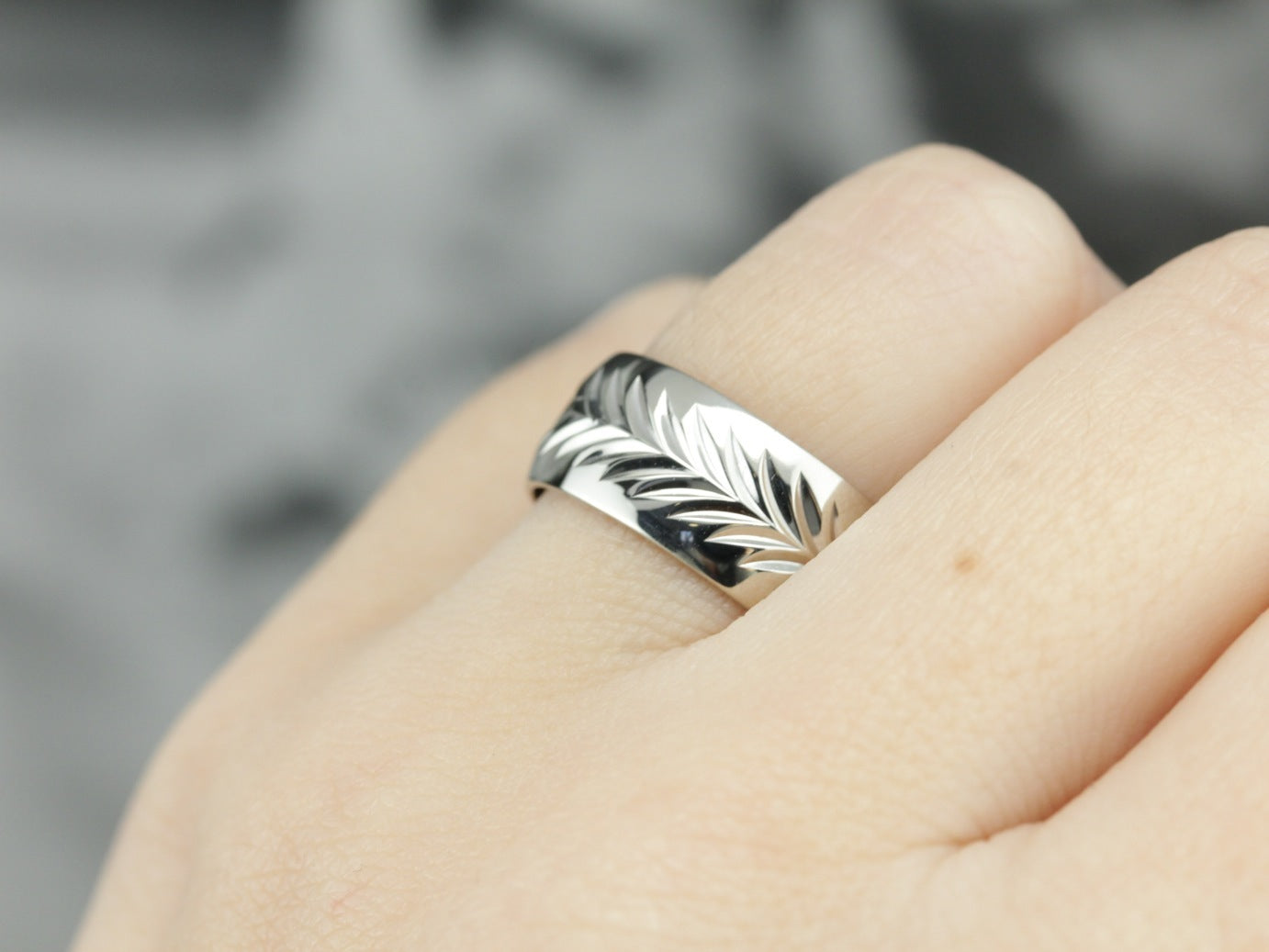 White Gold Pattern Wedding Band