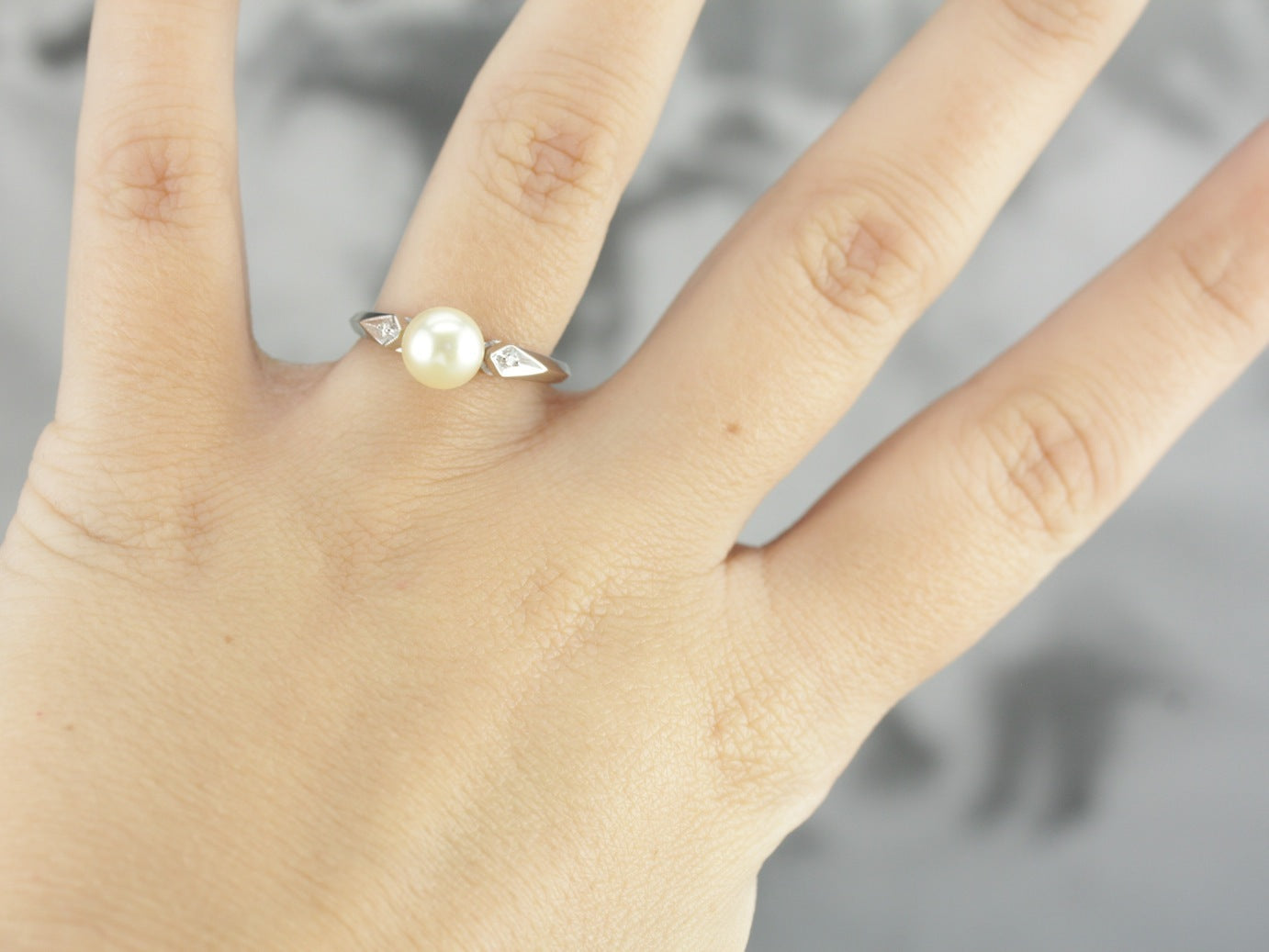 Pearl Solitaire White Gold Ring