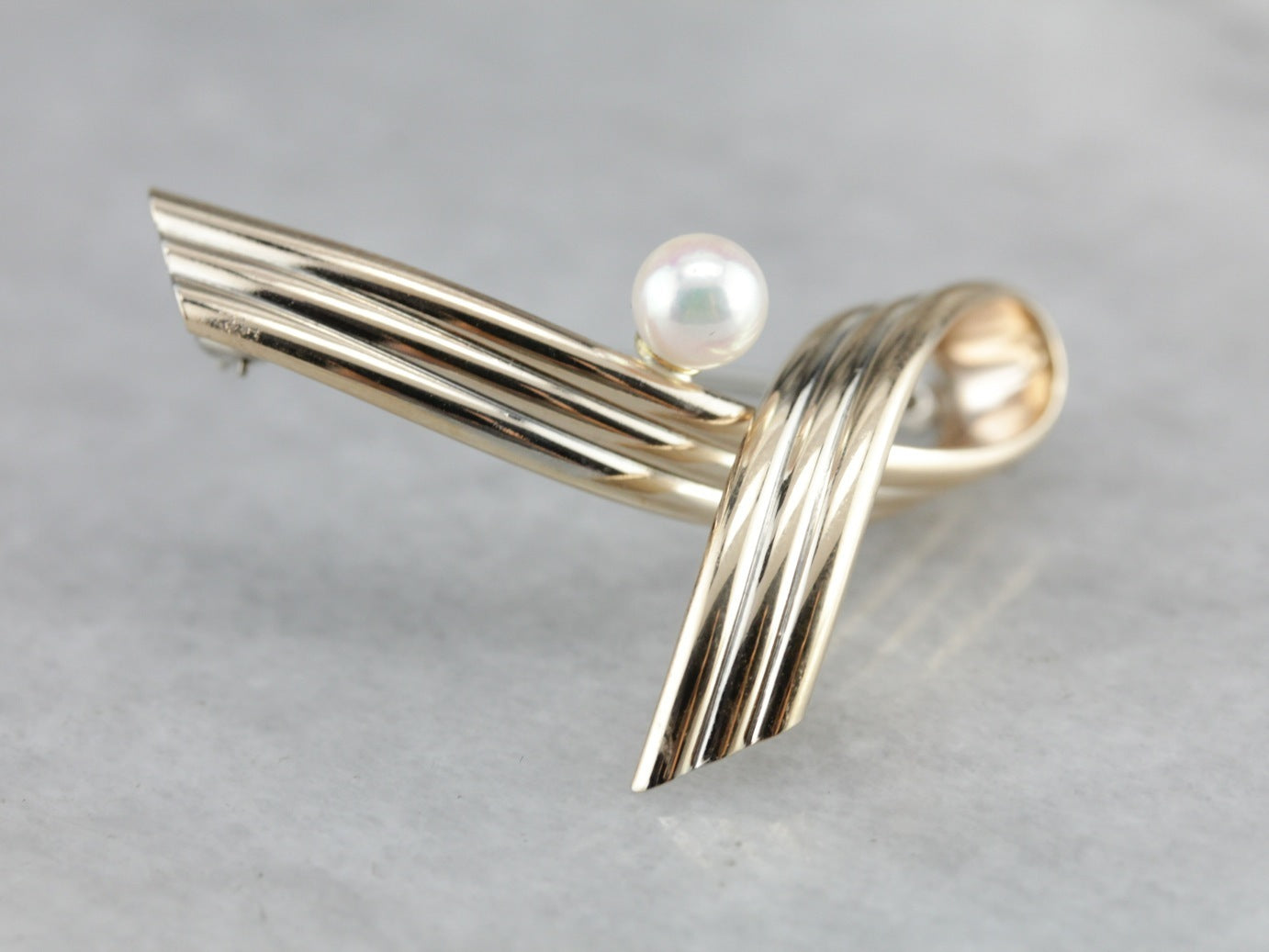 Modernist Pearl Gold Ribbon Brooch