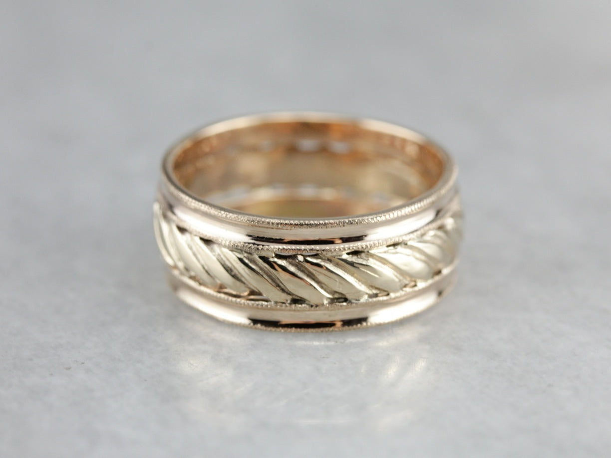 Vintage Patterned Band in Yellow Gold