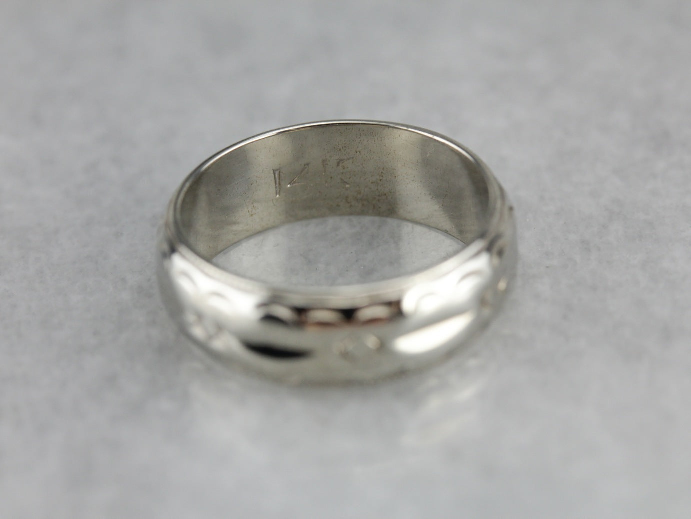 Vintage White Gold Pattern Band