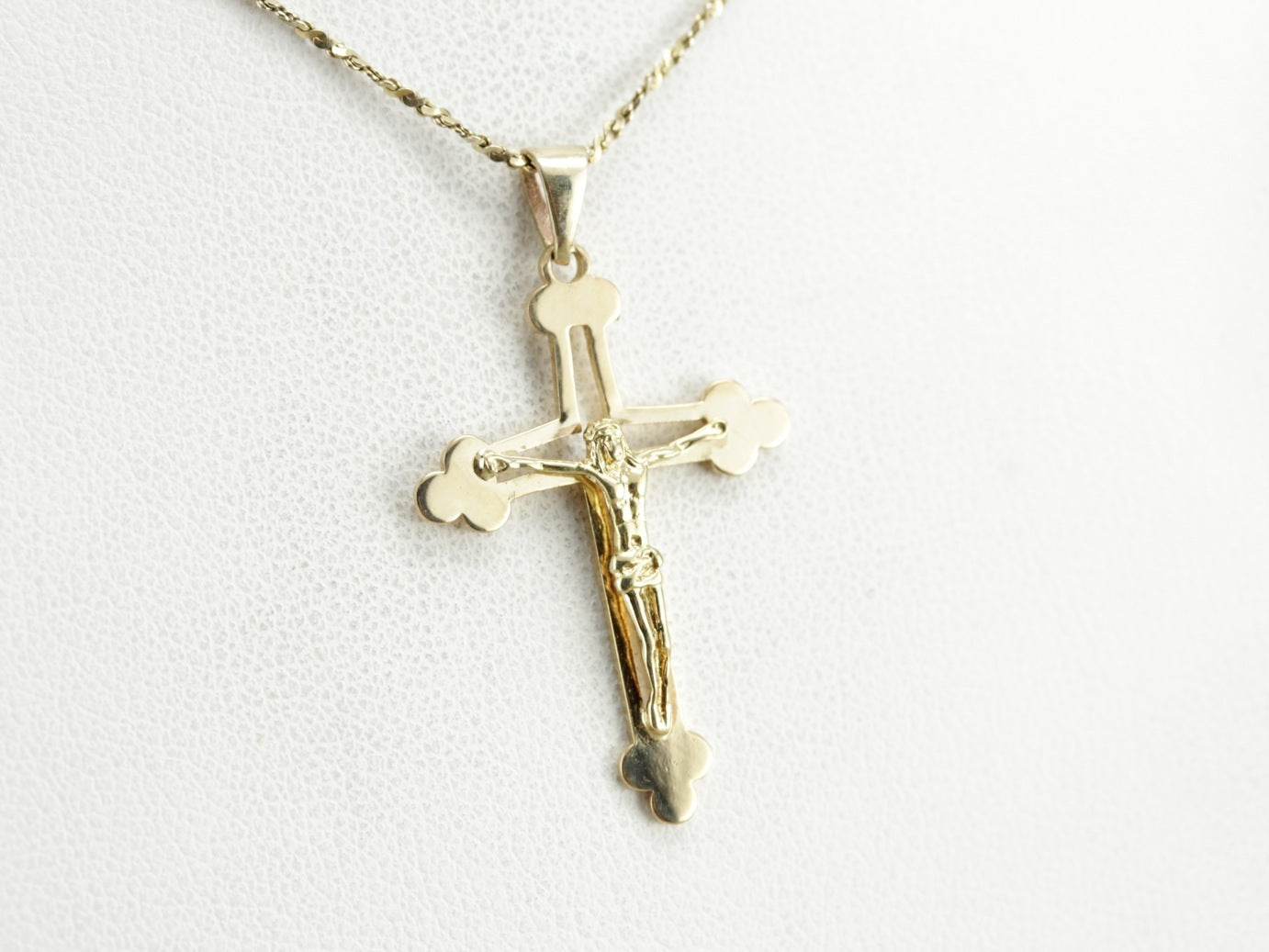 Yellow Gold Unisex Crucifix Pendant