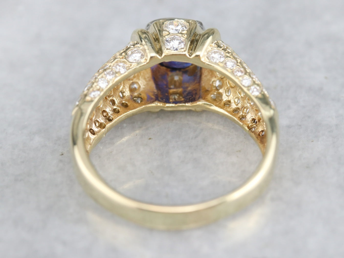 Anillo de diamantes y zafiro de Ceilán