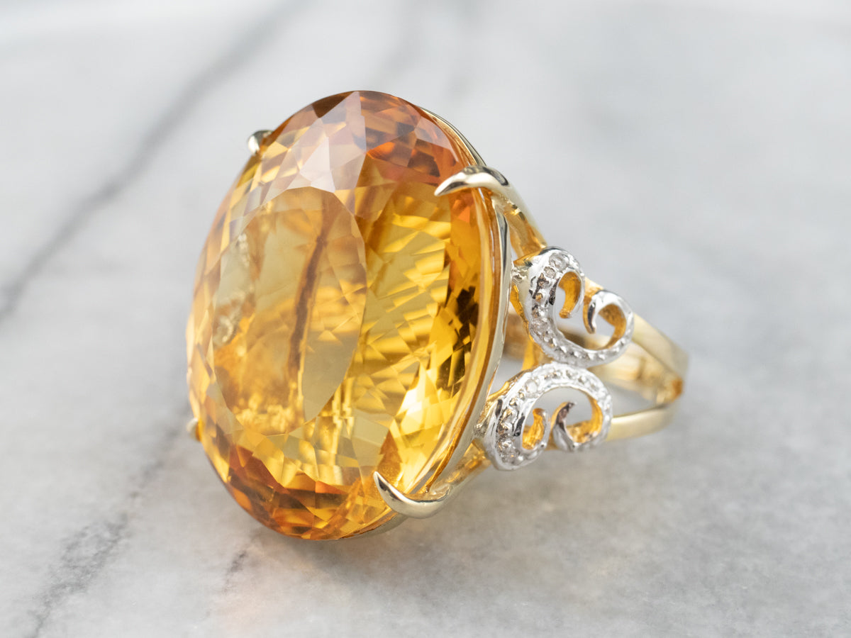 Anillo de cóctel grande de oro con diamantes y citrinos