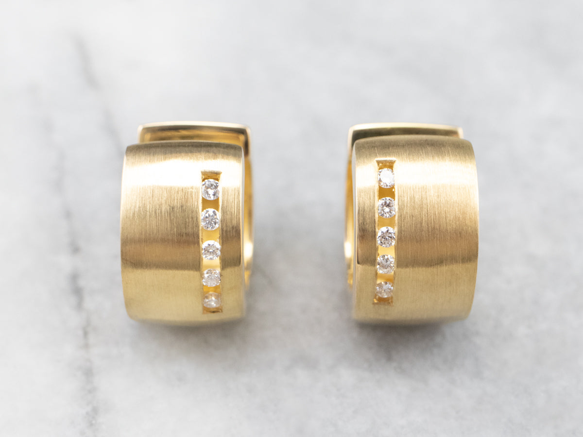 Pendientes de aro modernistas de oro de 18 quilates con diamantes