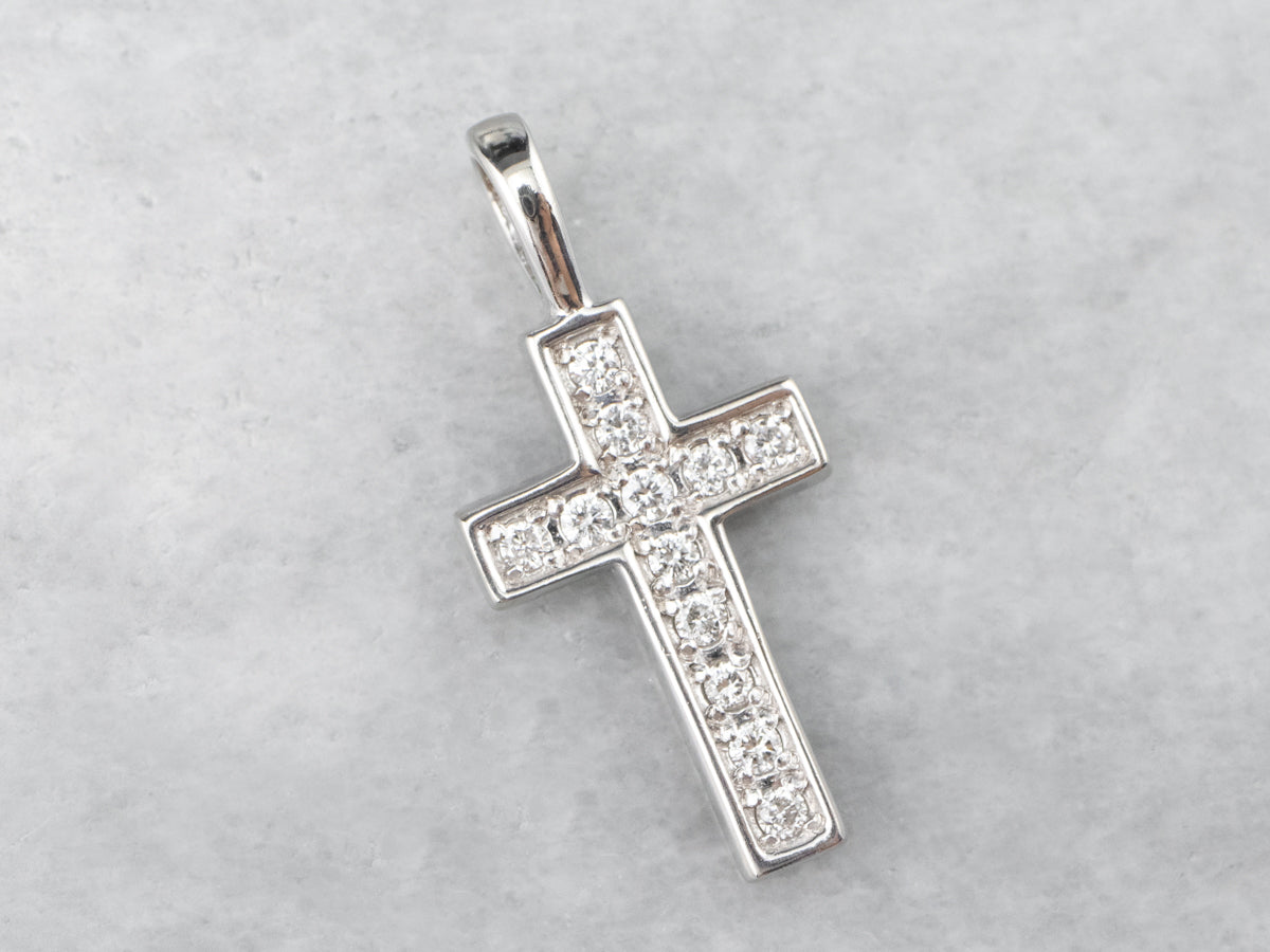 Cruz de oro blanco y diamantes