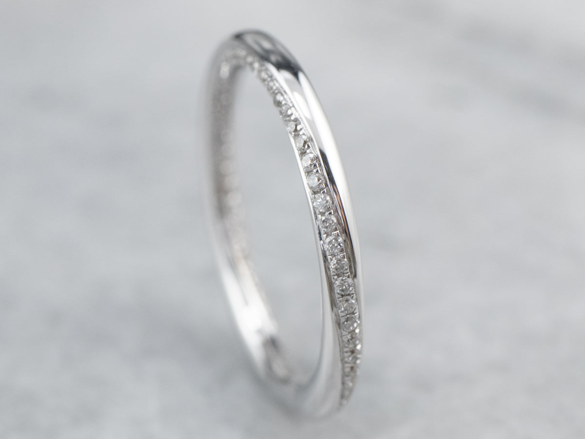 Twisting 18K Gold Diamond Band