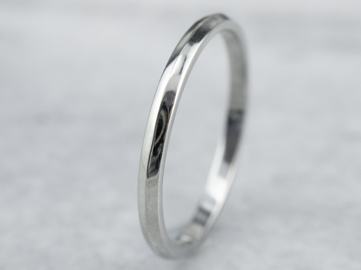 18K White Gold Knife Edge Band